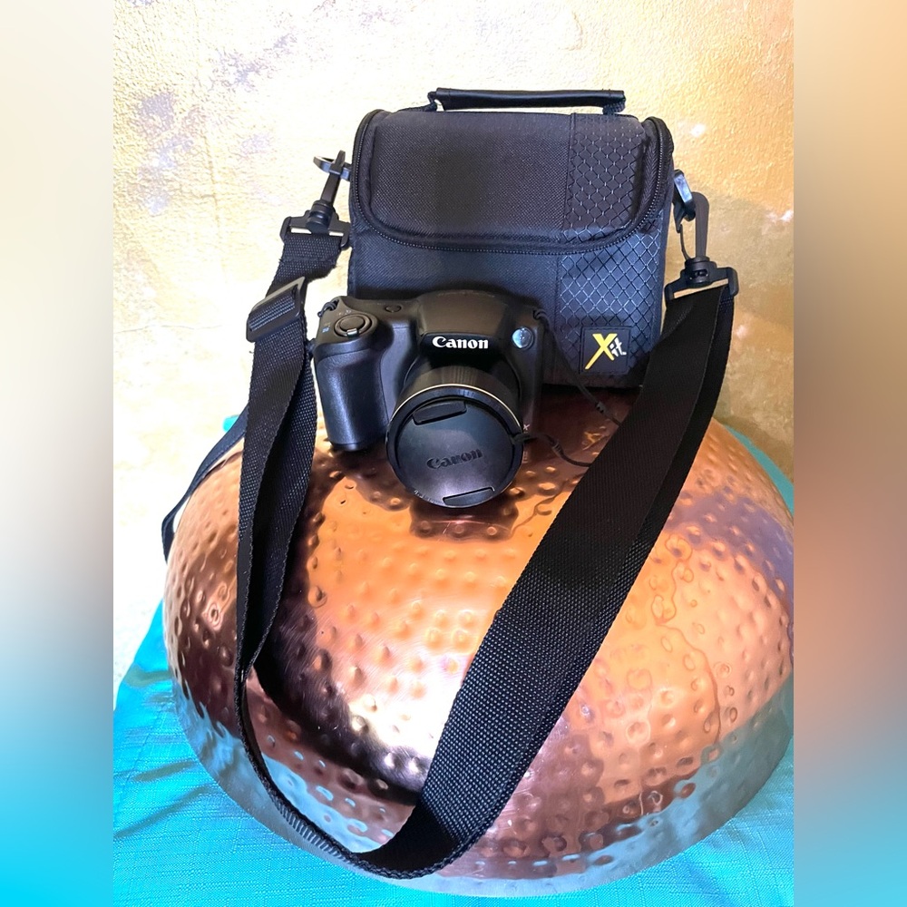 Canon Digital Camera 🎥 - Picture 3 of 14